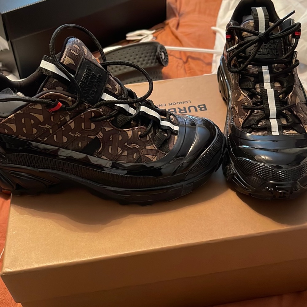Burberry sneakers